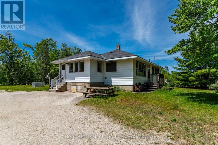 Property Photo: 6988 Con Rd 4 Road ON L0M 1M0