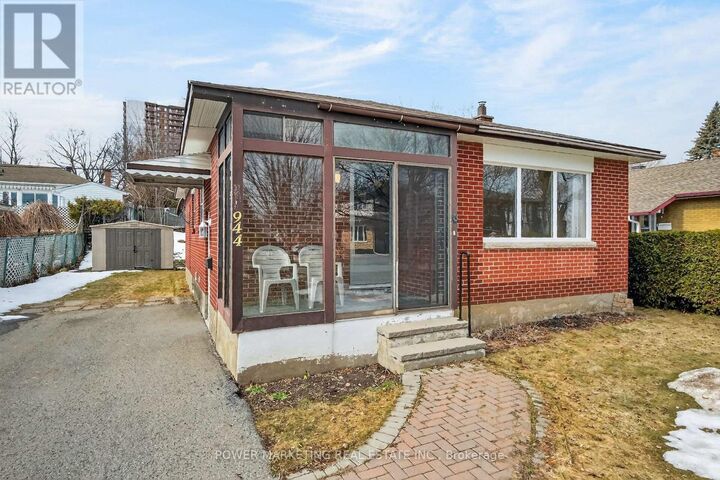 Property Photo: 944 Eve Street ON K1K 3R4
