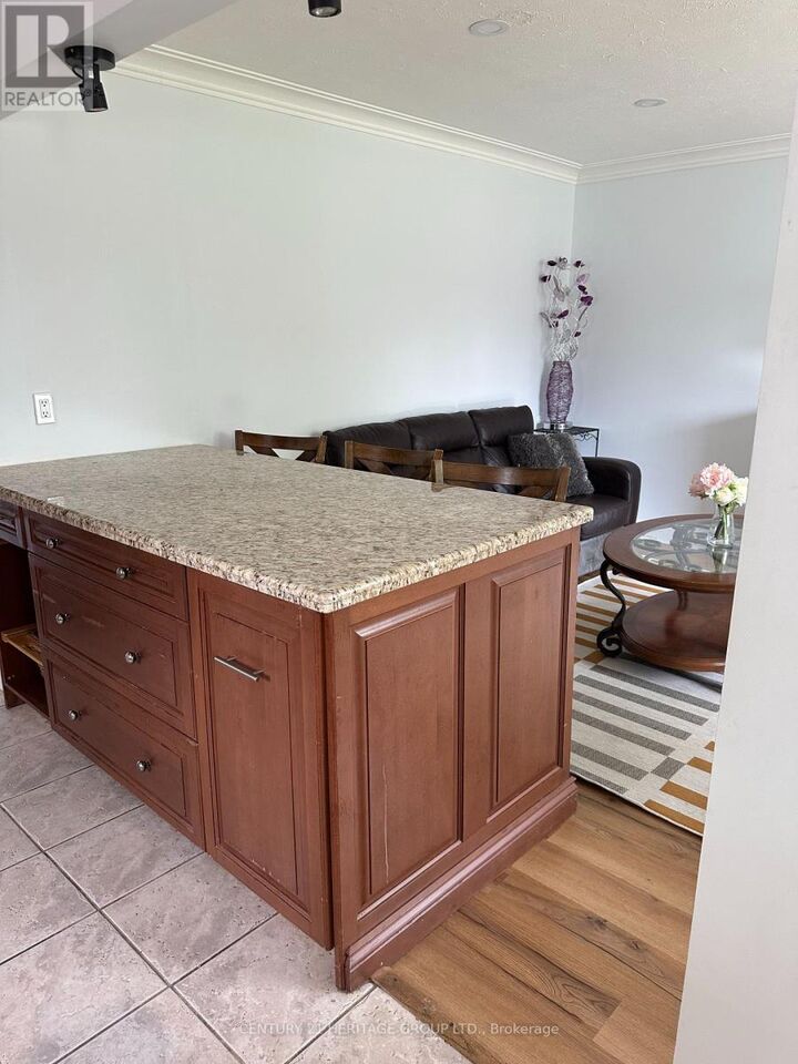 Property Photo: 127 Harding Boulevard ON L4C 1S9