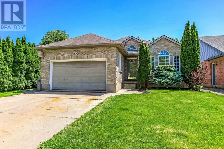 Property Photo: 10 Steeplechase Court ON N5R 6H4