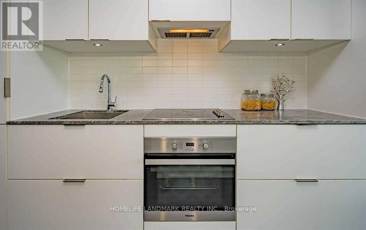 Property Photo:  5 St Joseph Street 3703  ON M4Y 1Z3 
