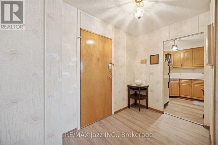 Property Photo: 120 Elgin Street West 102 ON L1G 1S7