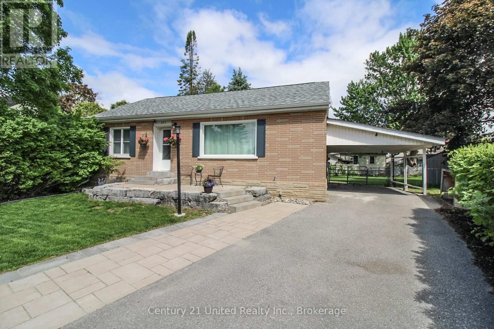 Photo de la propriété: 822 Argyle Street ON K9H 5T3