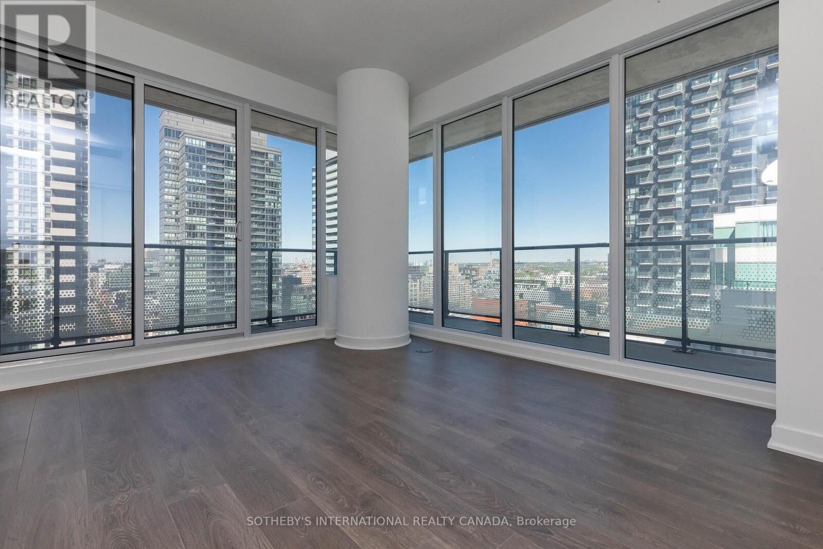 Property Photo:  125 Blue Jays Way 2305  ON M5V 0N5 