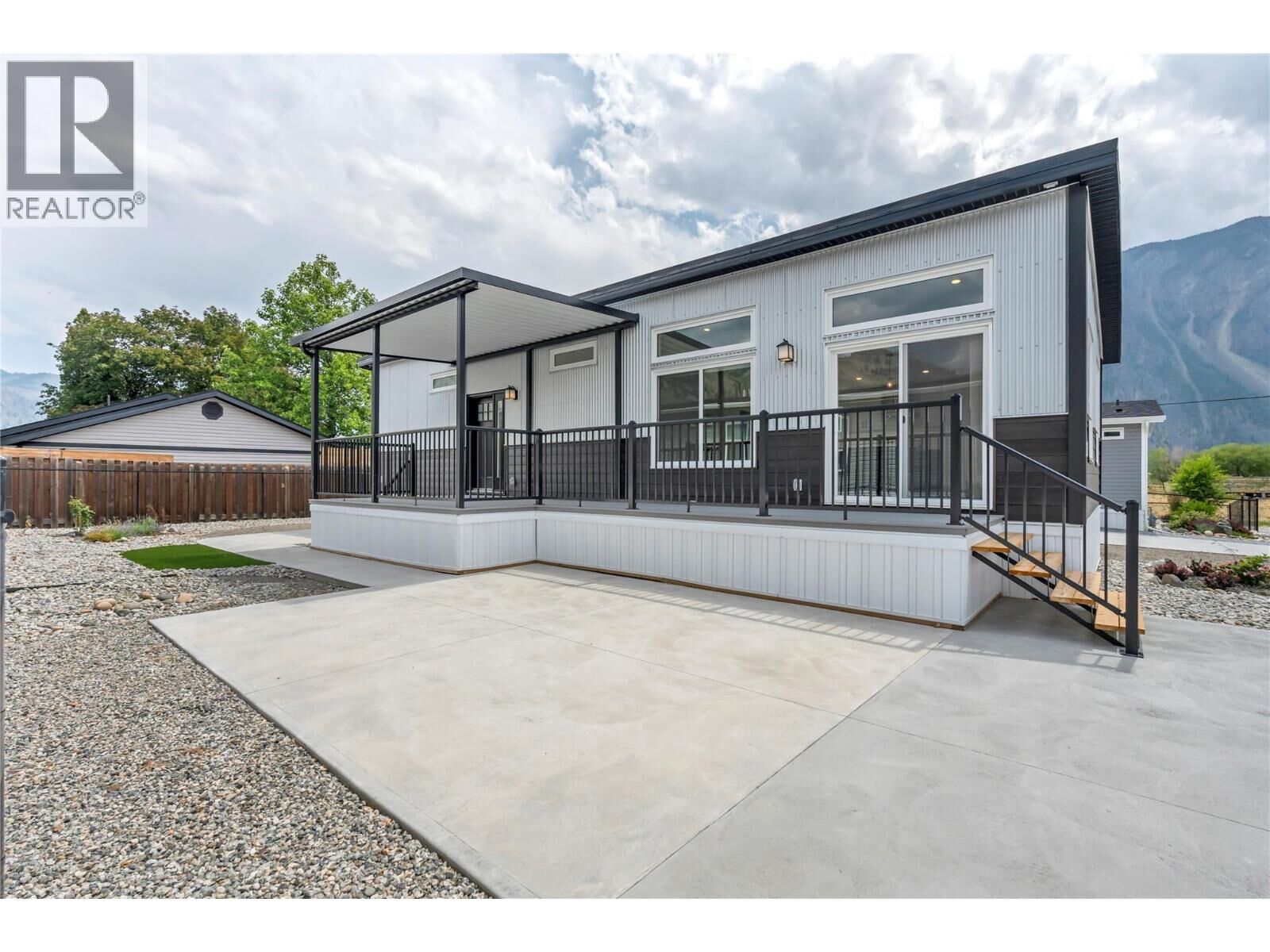 Property Photo: 1118 Middle Bench Road 10 BC V0X 1N2