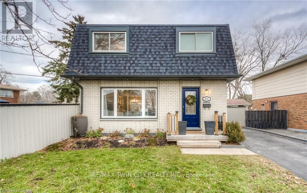 Photo de la propriété:  382 Cyrus Street  ON N3H 1H3 