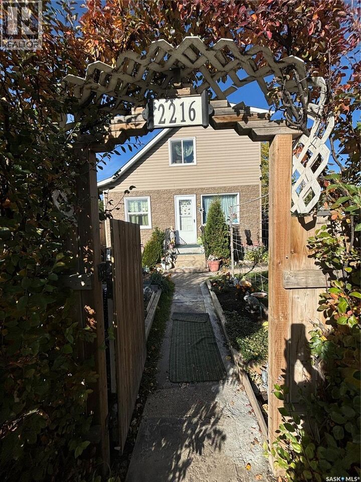 Property Photo: 2216 20th Street W SK S7M 1B1