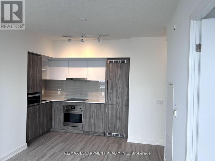 Property Photo:  55 Cooper Street 4711  ON M5E 0G1 