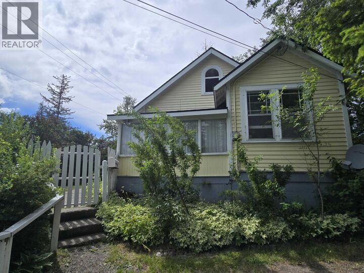 Property Photo: 387 Bowron Avenue BC V2J 2H3