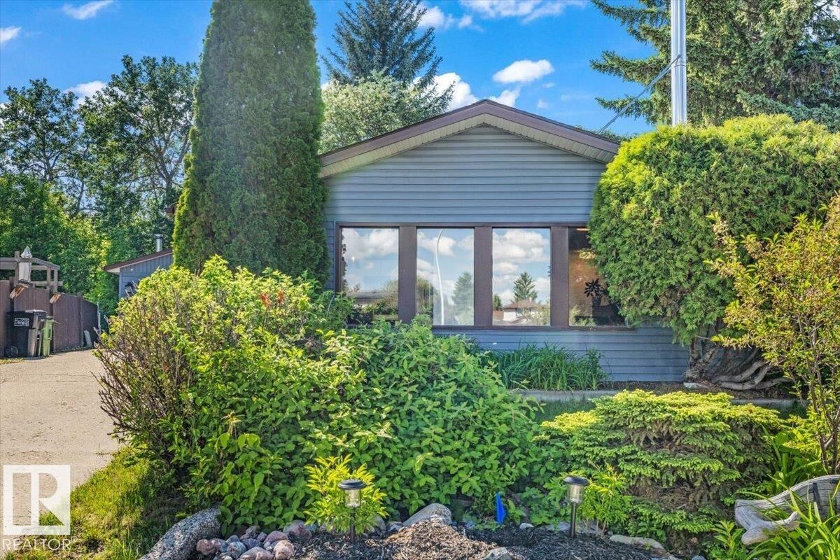 Property Photo: 135 Homestead Crescent NW AB T5A 2Y1