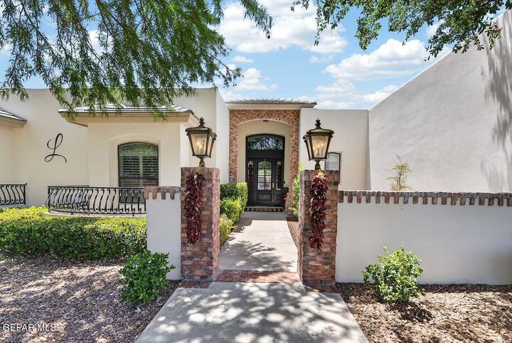 Property Photo: 725 Woodfield Drive TX 79932