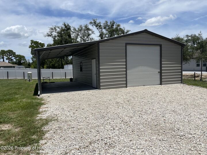 Property Photo: 13084 Motmot Road FL 34614