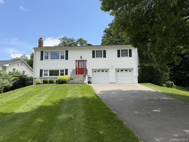 Property Photo:  15 Round Tree Lane  NY 10548 