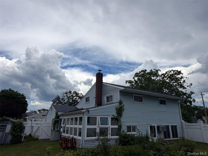 Property Photo:  5 Lion Lane  NY 11703 