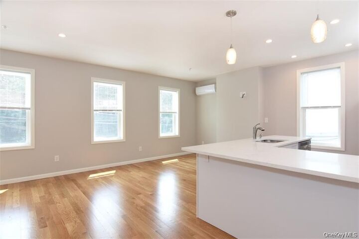Property Photo:  401 Ashford Avenue  NY 10522 