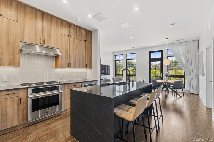 Property Photo:  100 Legend Drive 206  NY 10591 