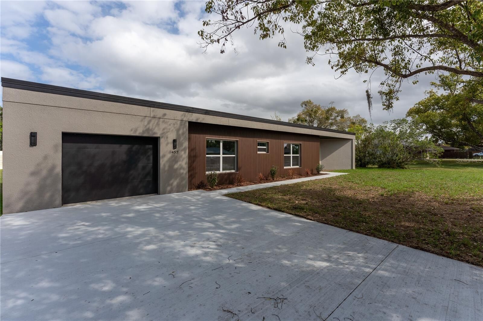 Property Photo: 457 Riverview Avenue FL 32771