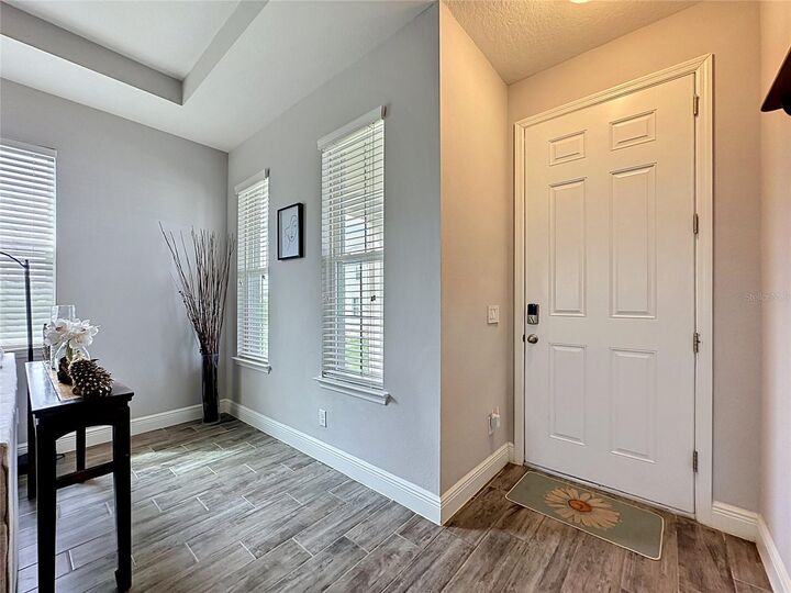 Property Photo:  105 Aberdeen Street  FL 33896 