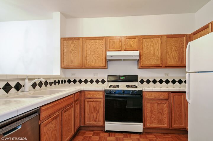 Property Photo: 826 Genesee Drive IL 60563