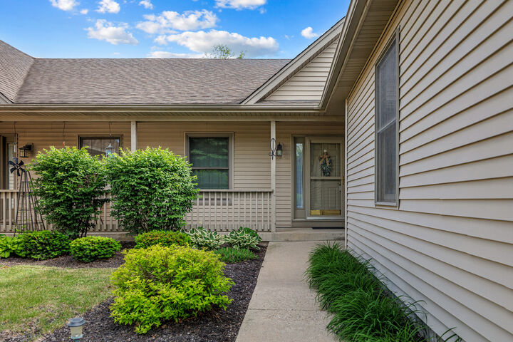 Property Photo: 639 Hampshire Drive IL 60140