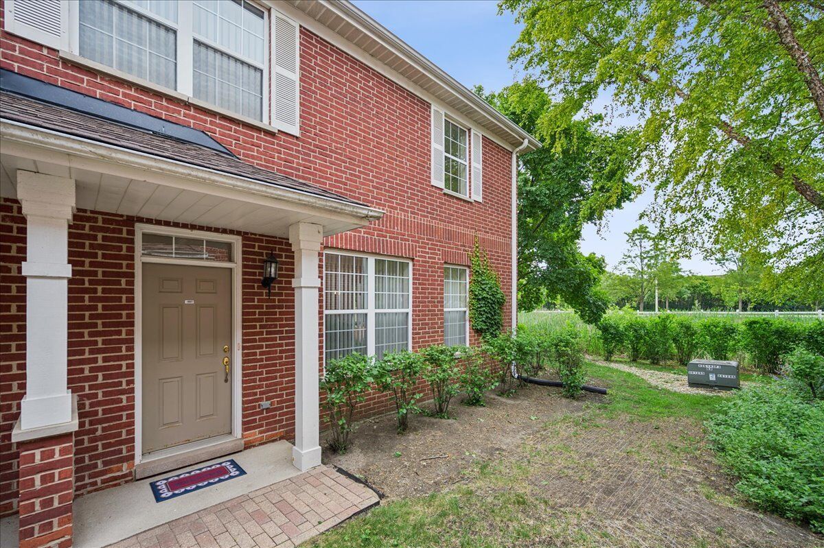 Property Photo:  992 Enfield Drive  IL 60062 