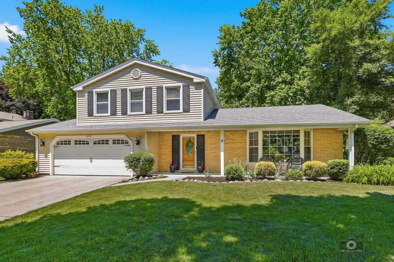 Property Photo:  619 E Bauer Road  IL 60563 