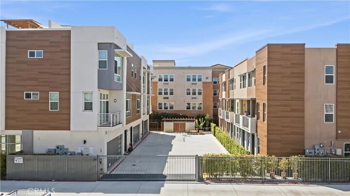 Property Photo: 15 S Chapel Ave B CA 91801