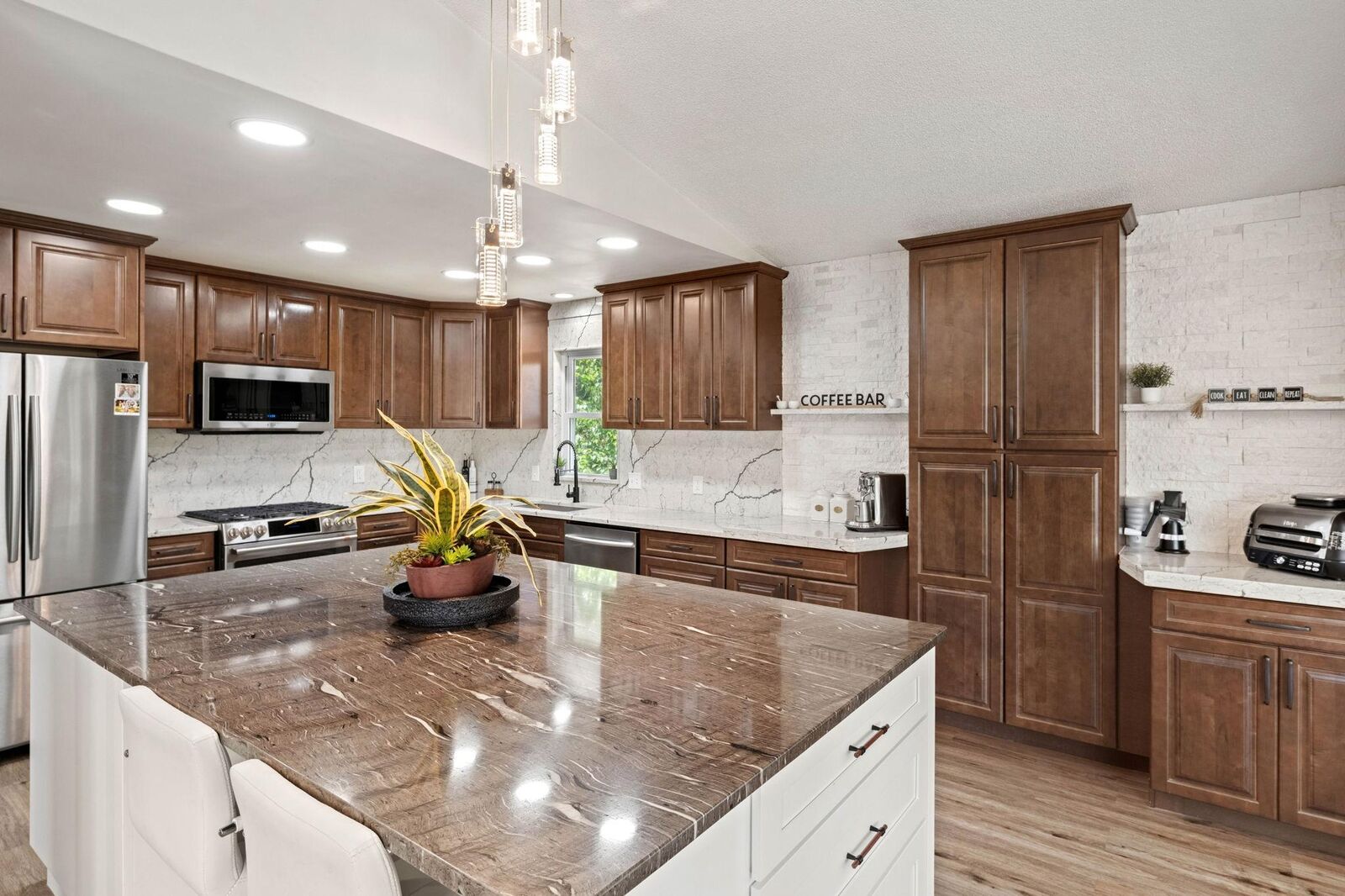 Property Photo: 7712 N College Park Drive MN 55445