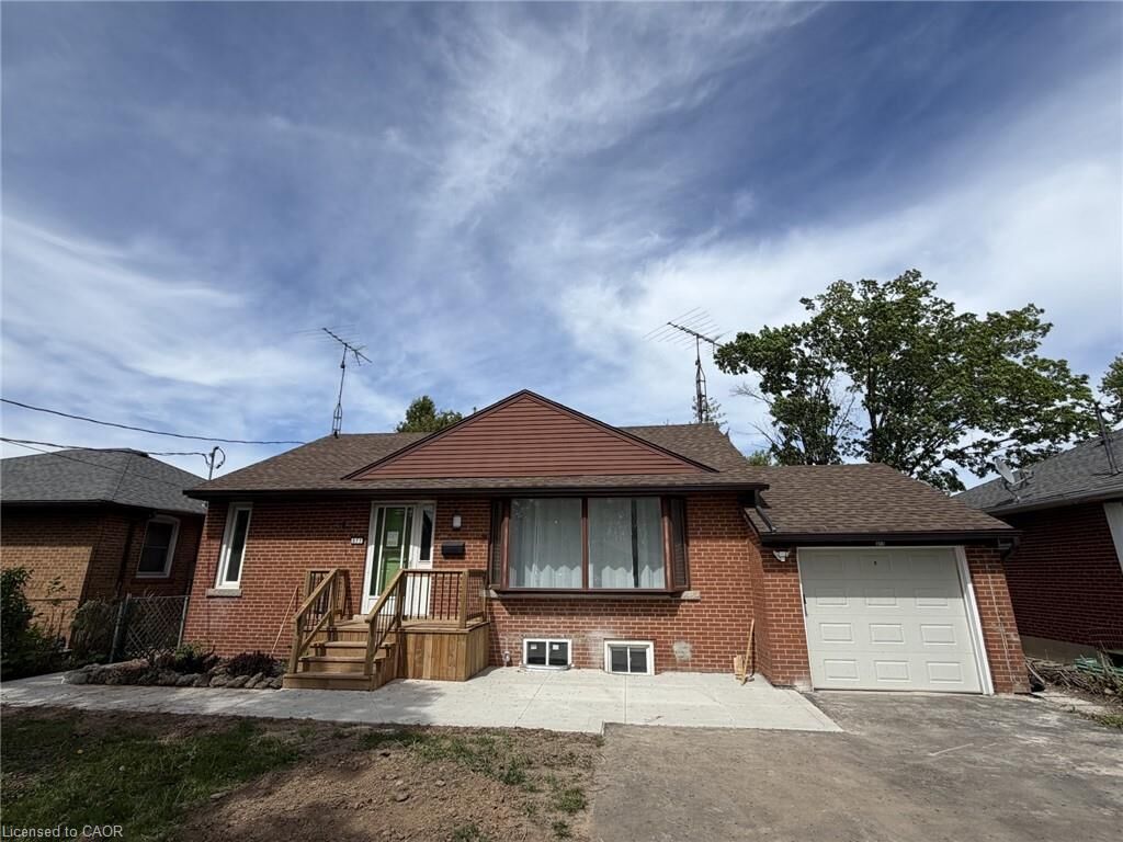 Property Photo: 377 Martin Street Upper ON L9T 2R6