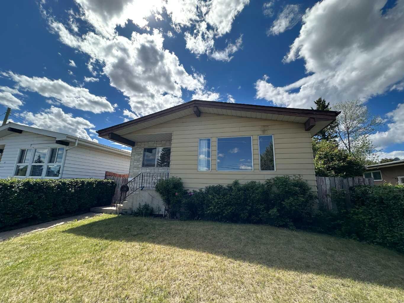 Property Photo:  5406 54 Street  AB T4L 1L9 