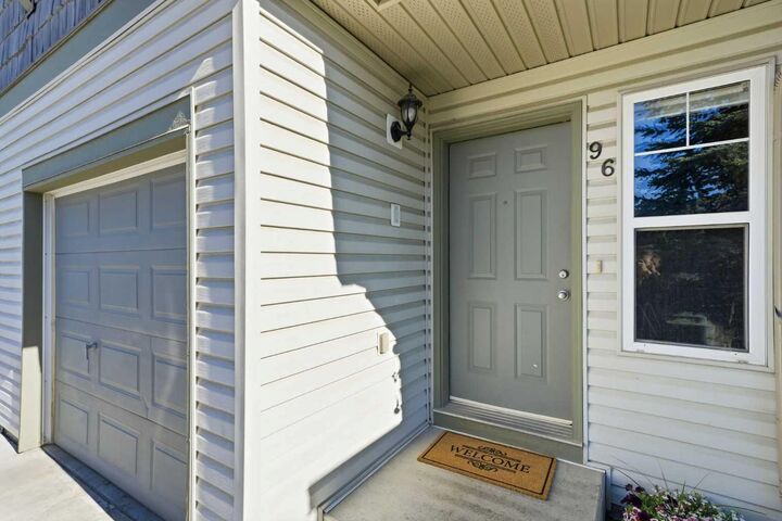 Property Photo:  96 Eversyde Court SW  AB T2Y 4S3 