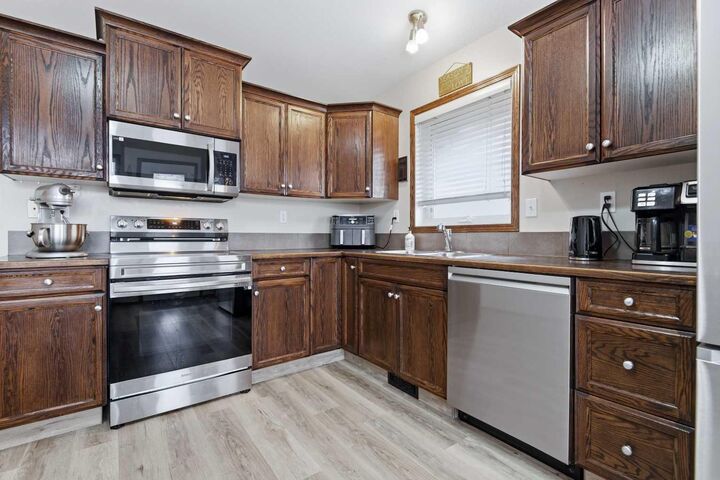 Property Photo:  136 Lanterman Close  AB T4N 3N8 