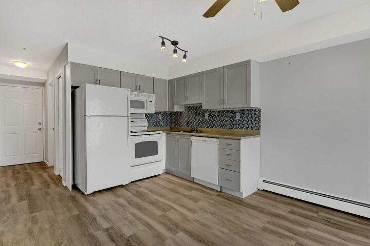 Property Photo:  11220 104 Avenue 109  AB T8V 0P3 