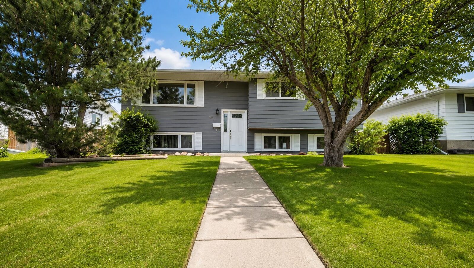 Property Photo: 5419 51 Street AB T4V 3C5