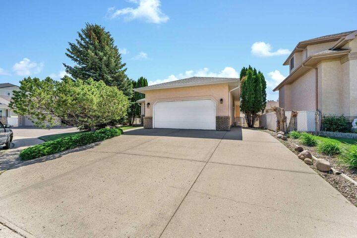 Property Photo:  93 Park Meadows Court SE  AB T1B 4C3 