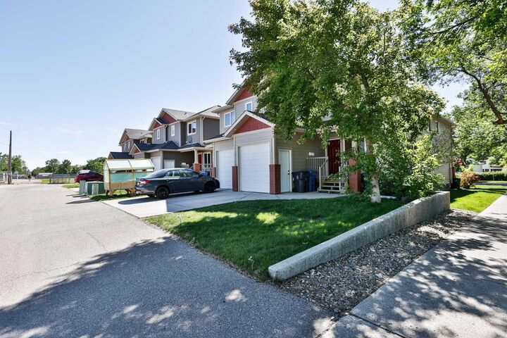 Property Photo: 645 12 A Street N #4 AB T1H 2K1