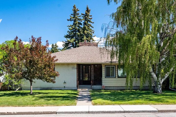 Property Photo: 1738 Suffolk Street SW AB T3C 2N2