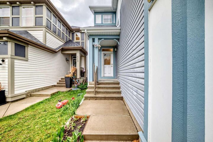 Property Photo:  109 New Brighton Park SE  AB T2Z 1B2 