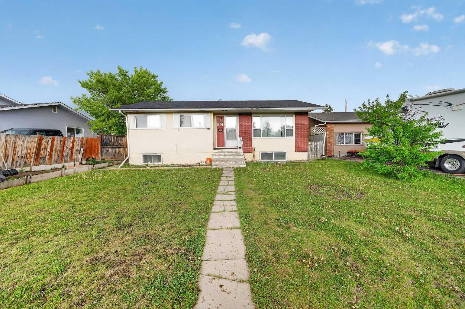 Property Photo: 1608 54 Street SE AB T2A 1W8