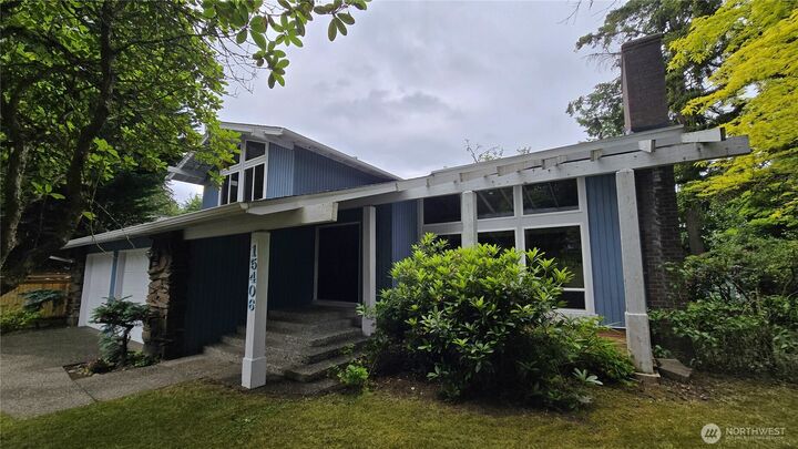 Property Photo: 15406 SE 46th Way WA 98006
