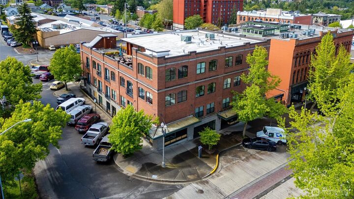 Property Photo: 1224 Harris Avenue 207 WA 98225