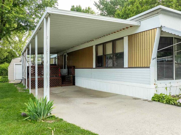 Property Photo:  40 Court Road  IN 47374 