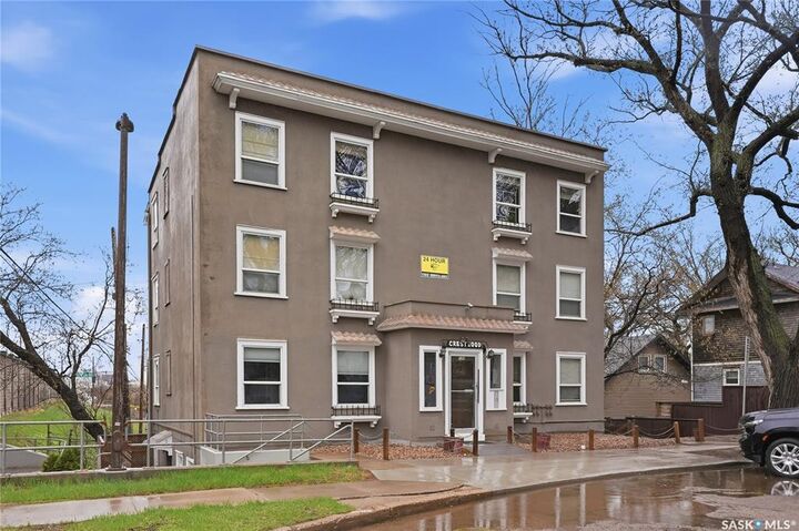 129 11th Street E — photo 1