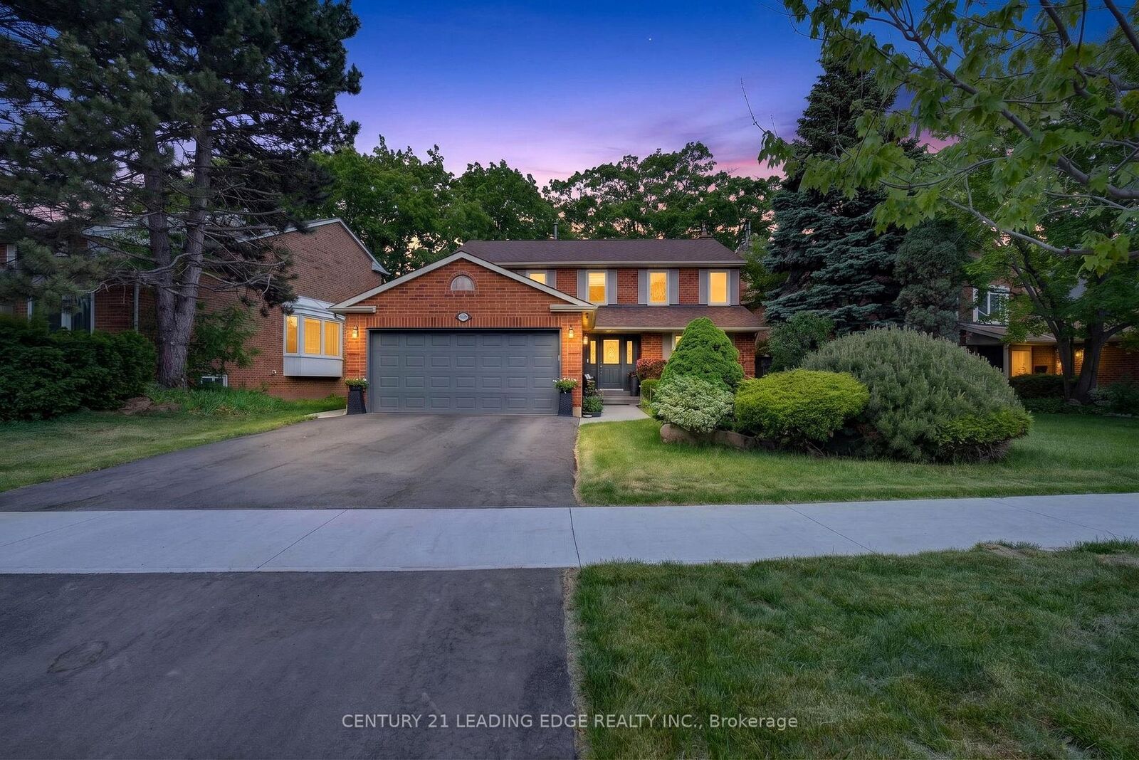 Property Photo:  2300 Folkway Drive  ON L5L 3B6 