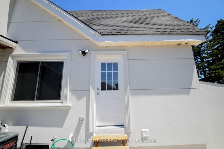 Property Photo: 110 Mintern Avenue ON N3S 1L3