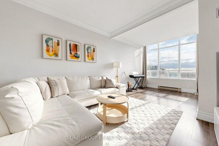 Property Photo:  22 Clarissa Drive Ph6  ON L4C 9R6 