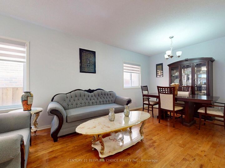 Photo de la propriété:  1082 Galesway Boulevard  ON L5V 2T6 