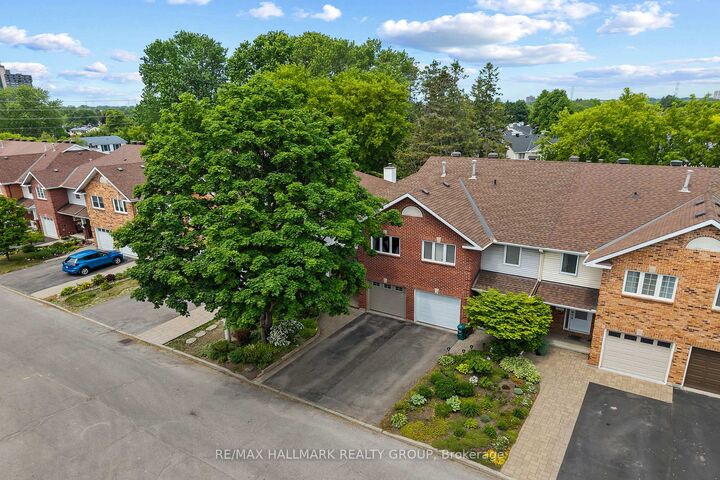 20 Royal Oak Court — photo 1