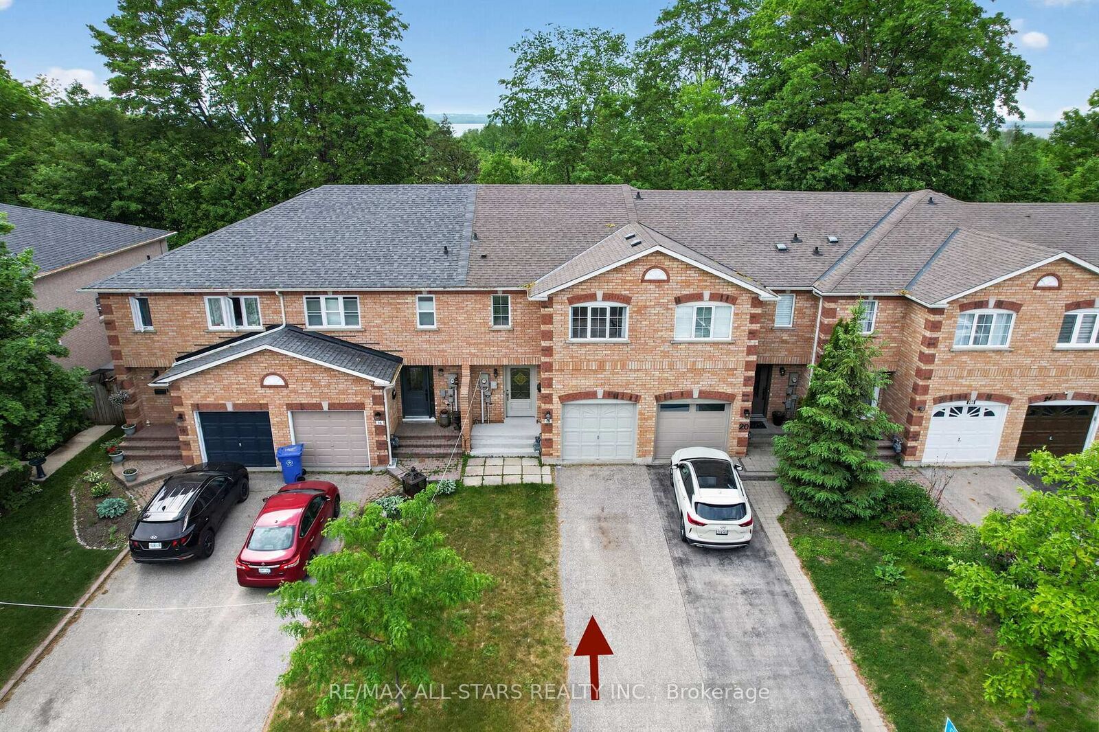 Property Photo: 18 Lancaster Court ON L4P 4A1