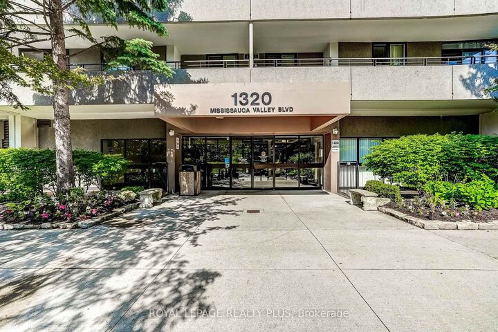 Property Photo: 1320 Mississauga Valley Boulevard 906 ON L5A 3S9